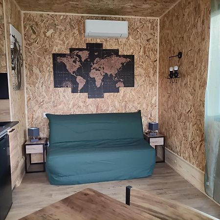 La Cabane Des Jours Heureux Saint-Laurent-de-Carnols المظهر الخارجي الصورة